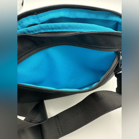 RAREFORM Large Zion Sling Bag Zip Belt Bag Fanny Pack Blue Polka Dot Pattern EUC - Picture 14 of 16